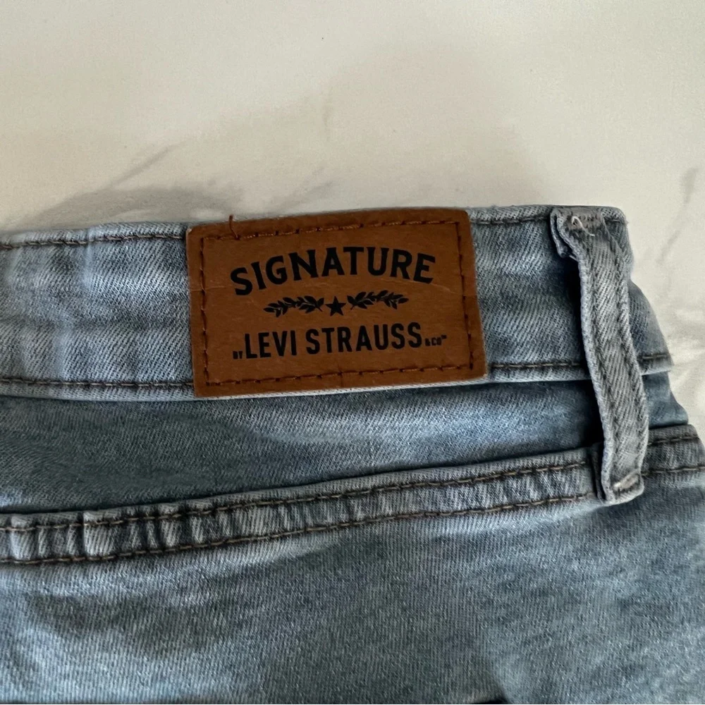 Levi Strauss Signature High Rise Stretchy Shorts size 14 great condition